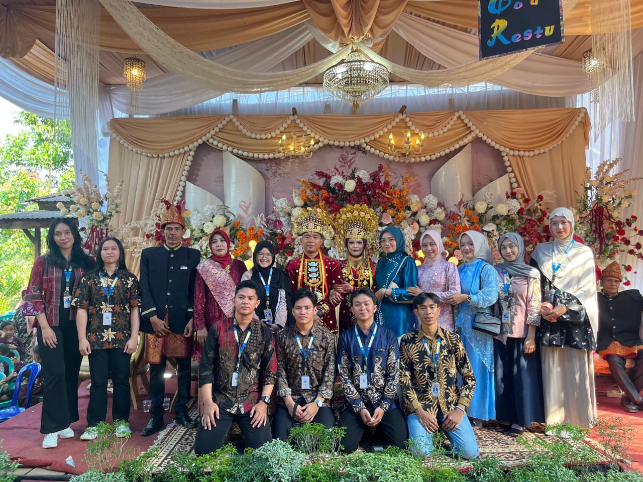 Mahasiswa KKN Menghadiri Acara Pernikahan Adat di Desa Sungai Petai